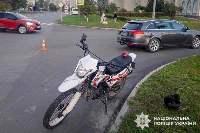 У Нетішині внаслідок зіткнення з легковиком травмувався 46-річний мотоцикліст
