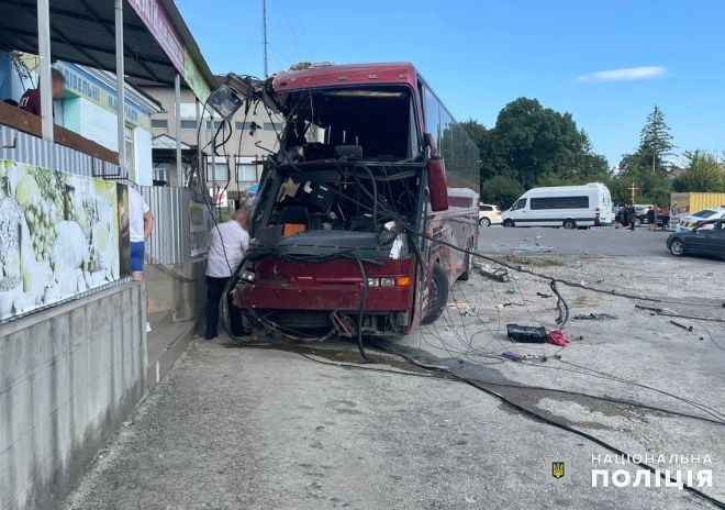 На Хмельниччині у ДТП втрапив автобус зі школярами: травмувалось 7 дітей та один дорослий