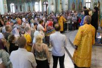 У Нетішині громада мирною акцією вигнала прихильників УПЦ (мп) зі собору