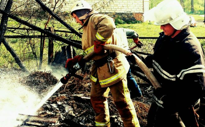 Вогнеборці ліквідували пожежу приватного сінника