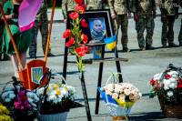 Півтора року надії та невідомості: на Шепетівщині попрощалися з 37-річним воїном Олегом Жуківським