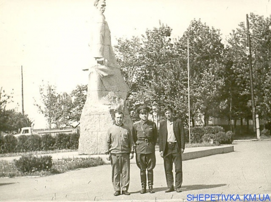 Пам'ятник Миколі Островському споруджували усією громадою