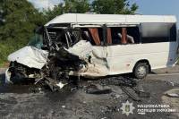 Мешканець Шепетівщини зіткнувся з бусом: травмовано 16 людей