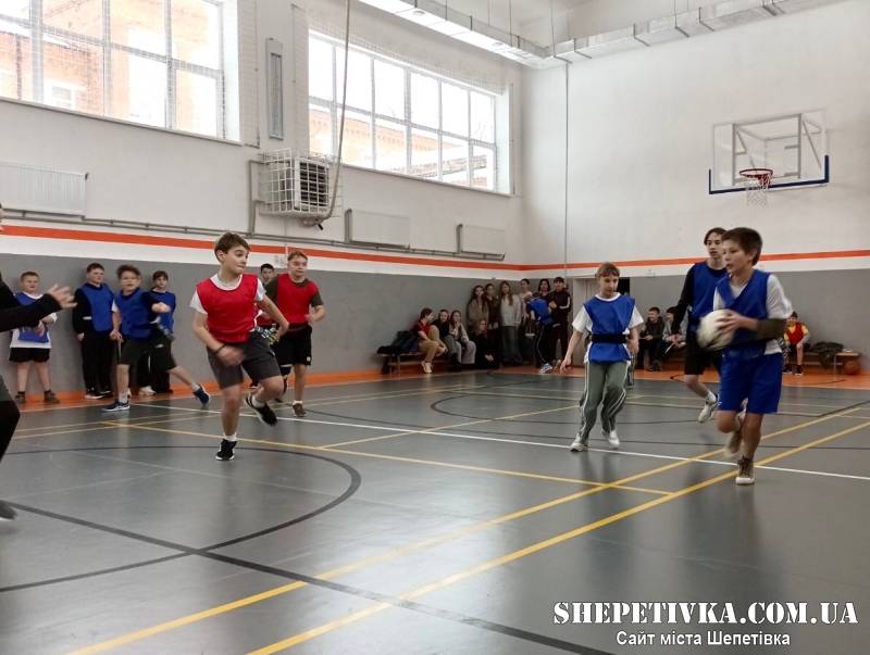 Регбі-5 у Шепетівці: НВК №3 та ЗОШ №8 визначали найспритніших у безконтактному виді спорту