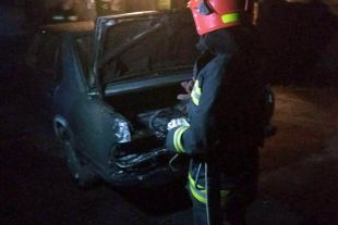 На вулиці Лозовій сьогодні вночі згорів автомобіль