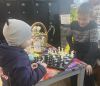 Дитячий гамбіт: у Шепетівці хлопчик збирає на армію грою в шахи