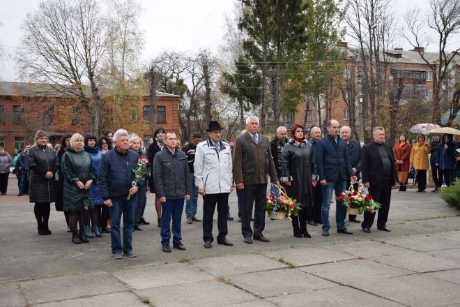 У річницю вигнання нацистів з України шепетівчани вшанували загиблих