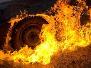 Рятувальники звітують про пожежі на Шепетівщині: гасили трактор і сухостій у селах