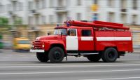 У Шепетівці вночі вогнеборці рятували будинок від пожежі