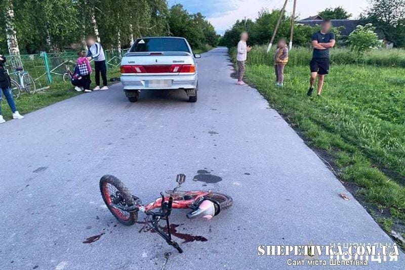 На Шепетівщині автомобілем збили 4-річного хлопчика на велосипеді