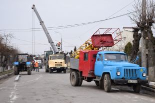 Розпочались роботи із заміни аварійних опор мереж зовнішнього освітлення
