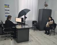 Після народження одразу в подорож: у Шепетівці немовляті оформляли закордонний паспорт