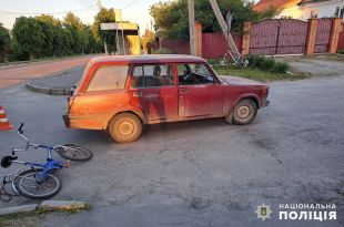 На вулиці Залізничній шепетівчанин збив автомобілем літню велосипедистку