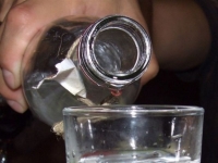 Одинадцятирічна дівчинка отруїлась алкоголем