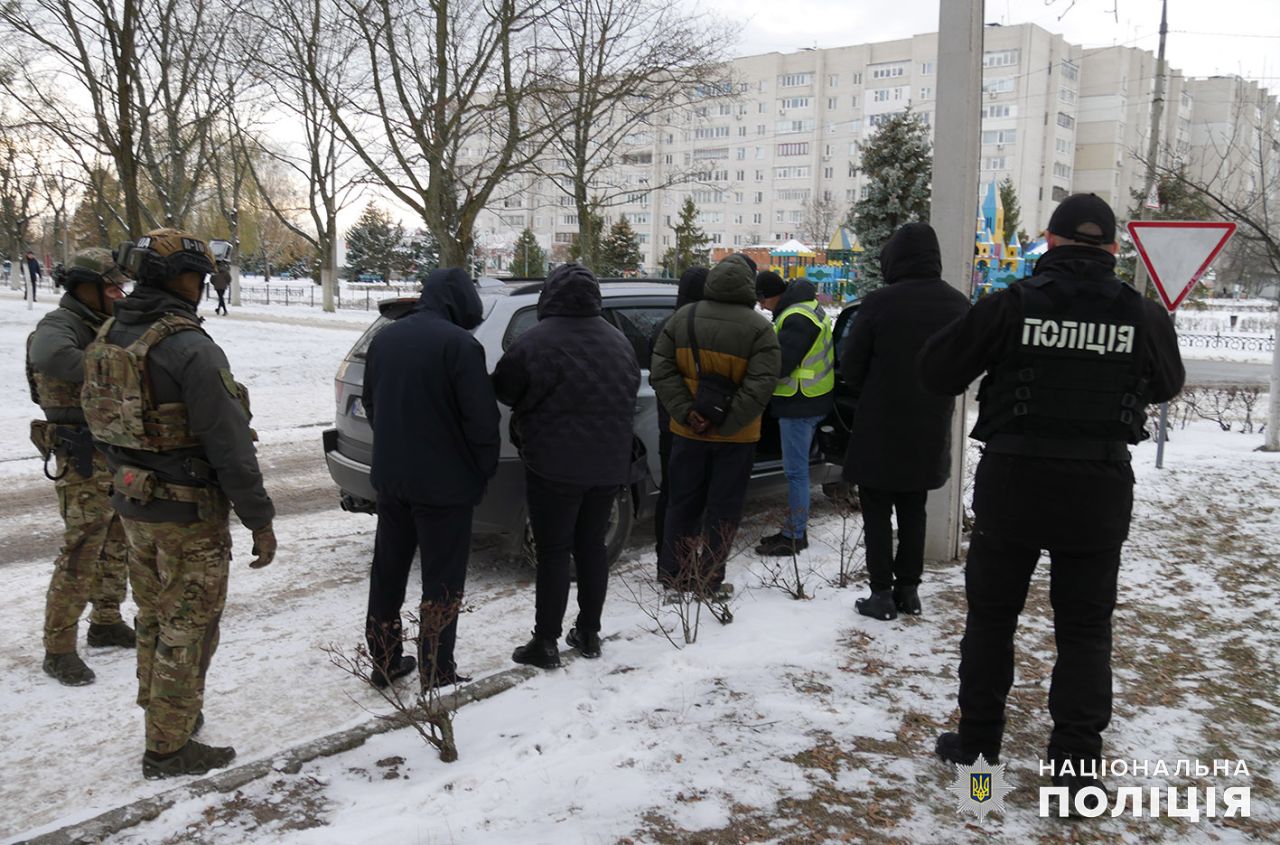 На Шепетівщині затримали посадовця, який замовив напад на старосту села у сусідній області