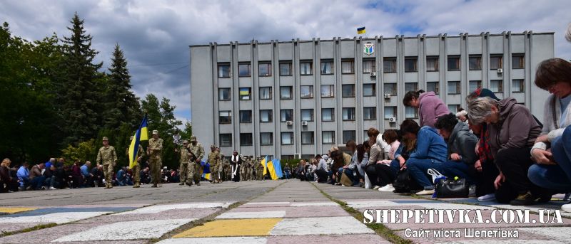 У стрій захисників України став добровільно: шепетівчани провели у засвіти Дмитра Вовчика