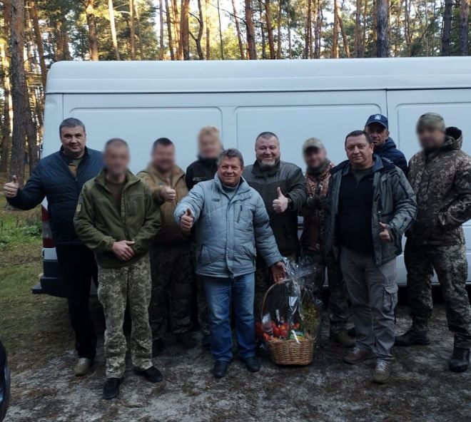 Бійців з Шепетівського району відвідали земляки з гостинцями
