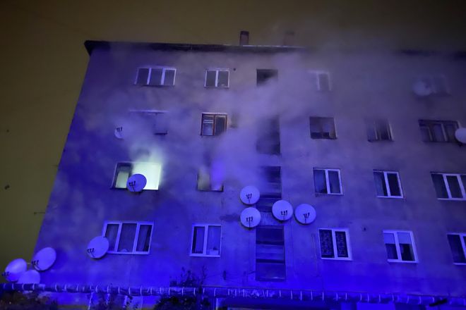 У Шепетівці під час пожежі загинув чоловік, одну жінку врятували та 8 осіб евакуювали
