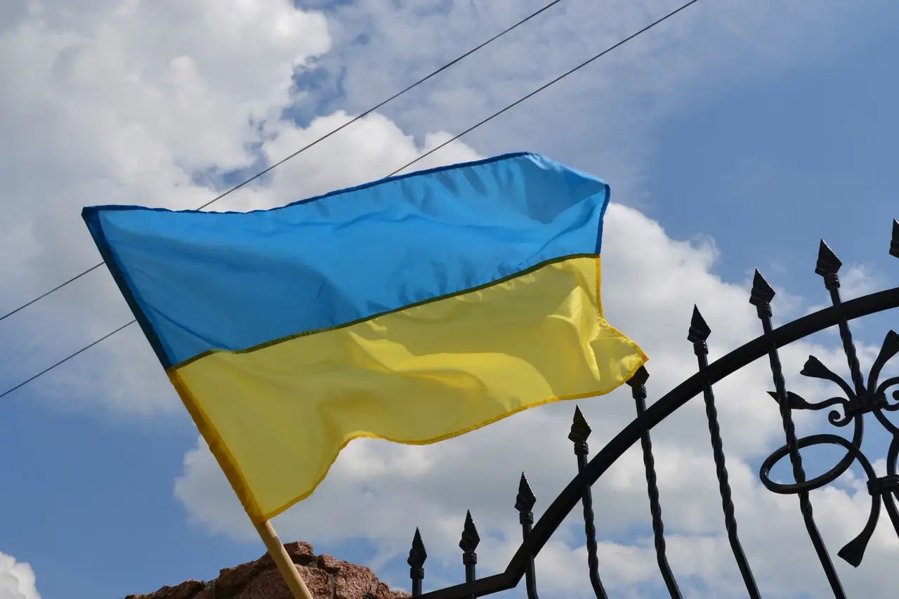 Дві подруги у селі Городище викрали прапор України