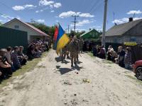 Загинув виконуючи бойове завдання: Славута провела в останню путь Сергія Цихмейструка