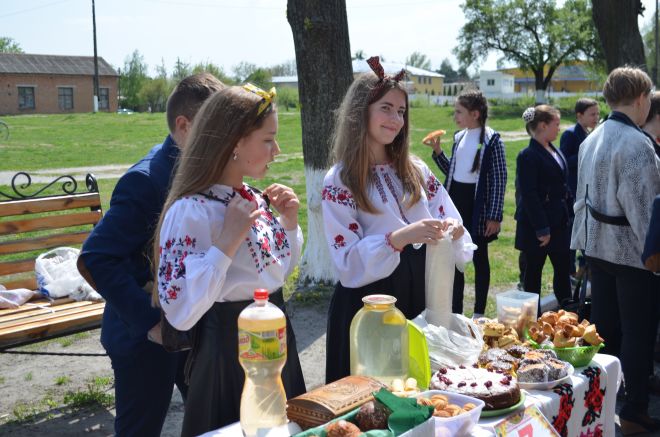 Діти збирали кошти на пам’ятну дошку загиблим військовим