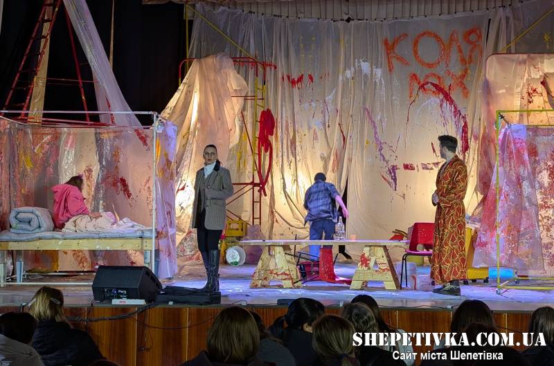 Анна Саліванчук вперше за 10 років приїхала до Шепетівки з виставою (відео)