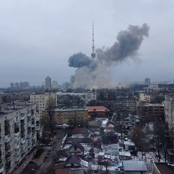 По телевежі в Києві нанесли удар, тимчасово є проблеми з телетрансляцією