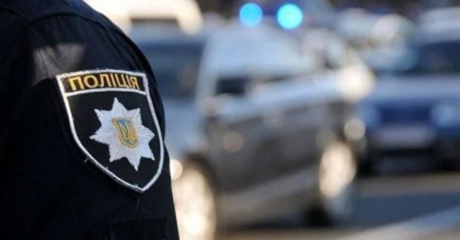 Провіз на капоті поліцейського: ухилянта від мобілізації судитимуть на Шепетівщині