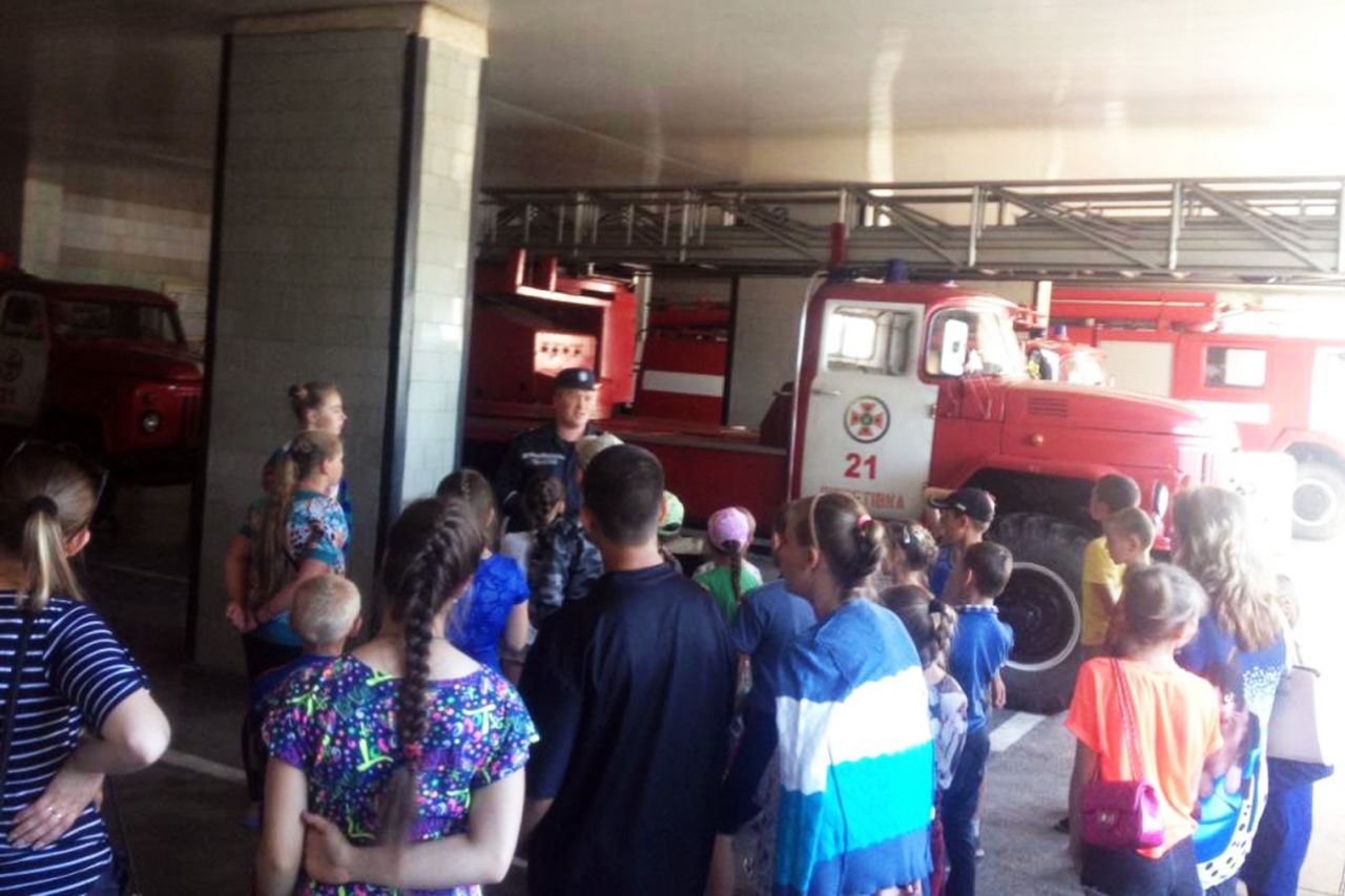 Дітям Ленковецької ОТГ провели екскурсію пожежно-рятувальною частиною