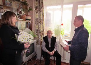 У Шепетівці вітали довгожителя з днем народження