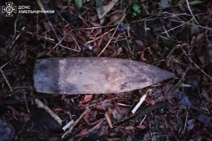 На Шепетівщині піротехніки ДСНС знищили артилерійський снаряд