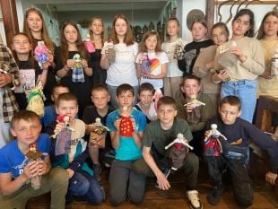 У Шепетівці михайлюцькким ліцеїстам провели заняття «Українська народна іграшка»