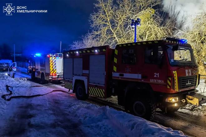 У Шепетівці та селі Коритне горіли житлові будинки