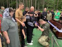 Пішов, щоб захистити кожного з нас: у Славуті прощались із Андрієм Бандурою