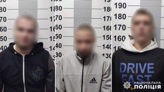 На Шепетівщині тріо грабіжників встигли пограбувати двох людей доки їх не спіймали