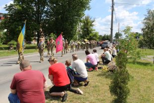 У Славуті прощалися із загиблим снайпером Івановським Євгенієм