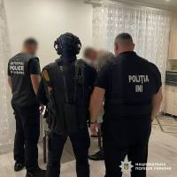 Ошукали військових ЗСУ на понад 1 млн грн та втекли до Молдови