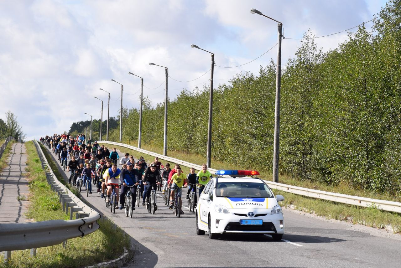Вулицями міста колоною проїхало біля сотні велосипедистів