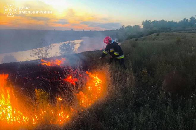 На Шепетівщині за добу ліквідували чотири пожежі: вигоріло два гектари сухостою