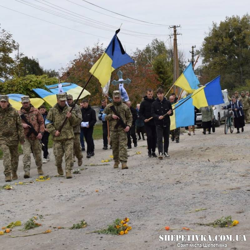 Евакуйовував побратимів із позиції: на Шепетівщині прощались із Матвійчуком Дмитром