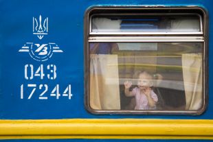 На Великодні свята через Шепетівку курсуватимуть додаткові потяги