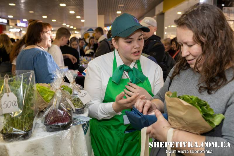 Юні підприємці Шепетівщини взяли участь у ярмарку підприємництва Junior EXPO 2025