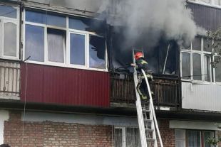 Шепетівським рятувальникам вдалося врятувати квартиру від знищення вогнем