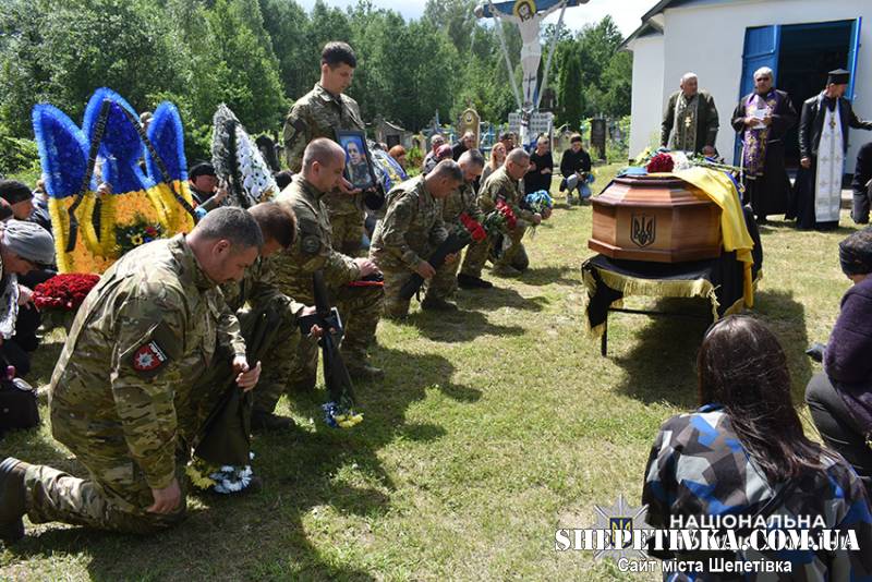 На Шепетівщині попрощалися із загиблим бійцем бригади «Лють» Ярославом Рибіцьким