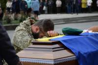 Шепетівка в жалобі: до Небесного війська приєднався прикордонник Віталій Дячук