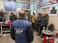 Відправляли підлеглих замість служби працювати на СТО: посадовці військової частини отримали підозру