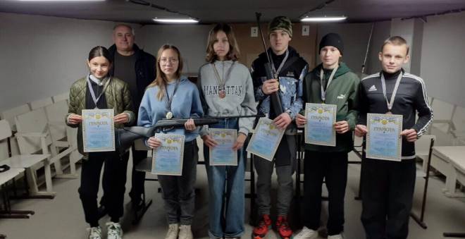 У Шепетівці відбирали для обласних змагань кращих стрільців з пневматичної гвинтівки