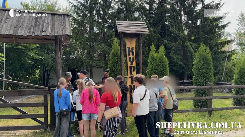 Від старовинного побуту до трофеїв з передової: в Ізяславі діє унікальний козацький курінь