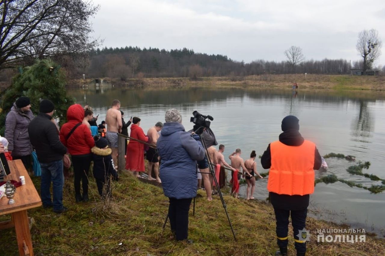 На Шепетівщині традиційно відбулись купання на Водохреща