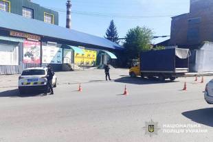 У Шепетівці мотоцикліст зіткнувся із мікроавтобусом